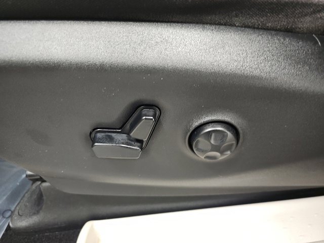 Used 2020 Chrysler Pacifica Touring w/ Cold Weather Group FWD image 16