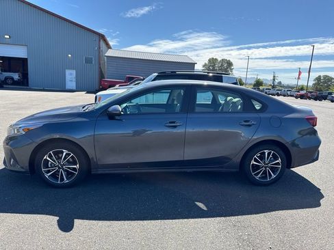 Used 2023 Kia Forte LXS w/ LXS Technology Package FWD image 2
