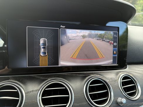 Used 2017 Mercedes-Benz E 300 4MATIC image 24