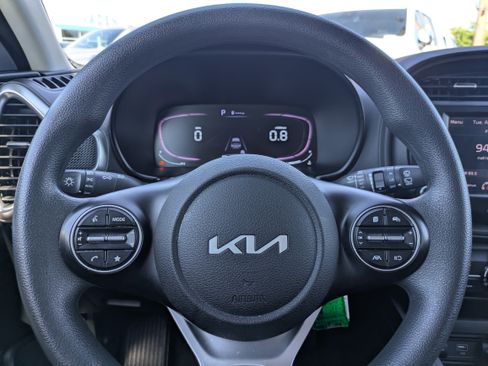 Used 2023 Kia Soul LX FWD image 16