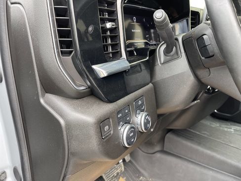 Used 2024 GMC Sierra 1500 SLE w/ Preferred Package AWD/4WD image 7