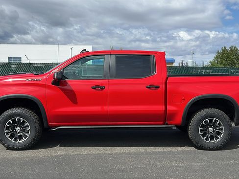 New 2026 Chevrolet Silverado 1500 ZR2 w/ LPO, Dark Essentials Package AWD/4WD image 9