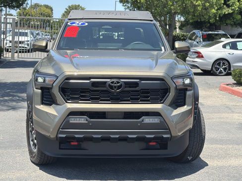 Used 2025 Toyota Tacoma TRD Off-Road w/ TRD Off Road Premium Package AWD/4WD image 2