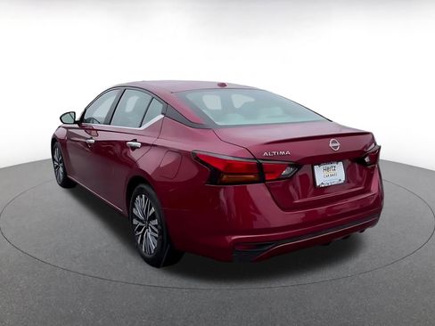 Used 2025 Nissan Altima 2.5 SV image 11