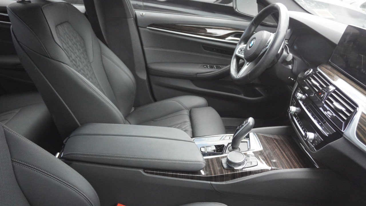Used 2023 BMW 540i w/ M Sport Package RWD image 9