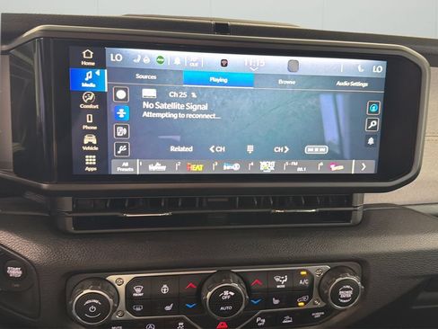 Used 2025 Jeep Gladiator Sport AWD/4WD image 25