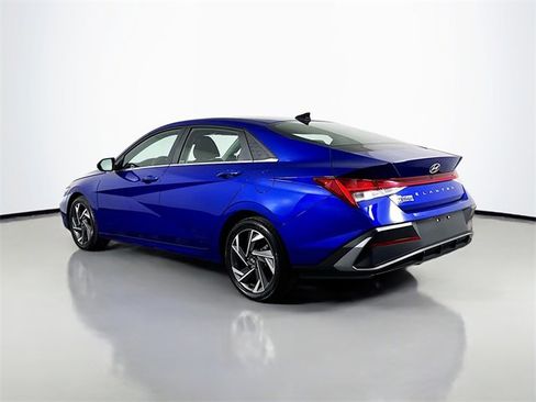 Used 2024 Hyundai Elantra SEL w/ Convenience Package image 6