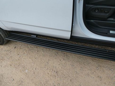New 2026 Chevrolet Suburban High Country AWD/4WD image 9