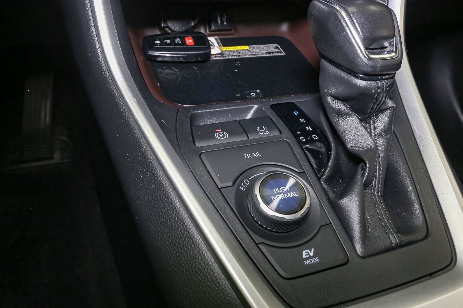 Used 2019 Toyota RAV4 Limited AWD/4WD image 35