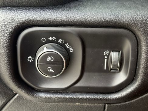Used 2024 RAM 2500 Big Horn AWD/4WD image 25