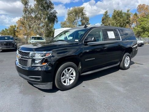 Used 2019 Chevrolet Suburban LT image 3