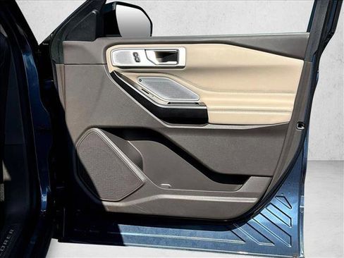 Used 2020 Ford Explorer Platinum w/ Premium Technology Package image 16