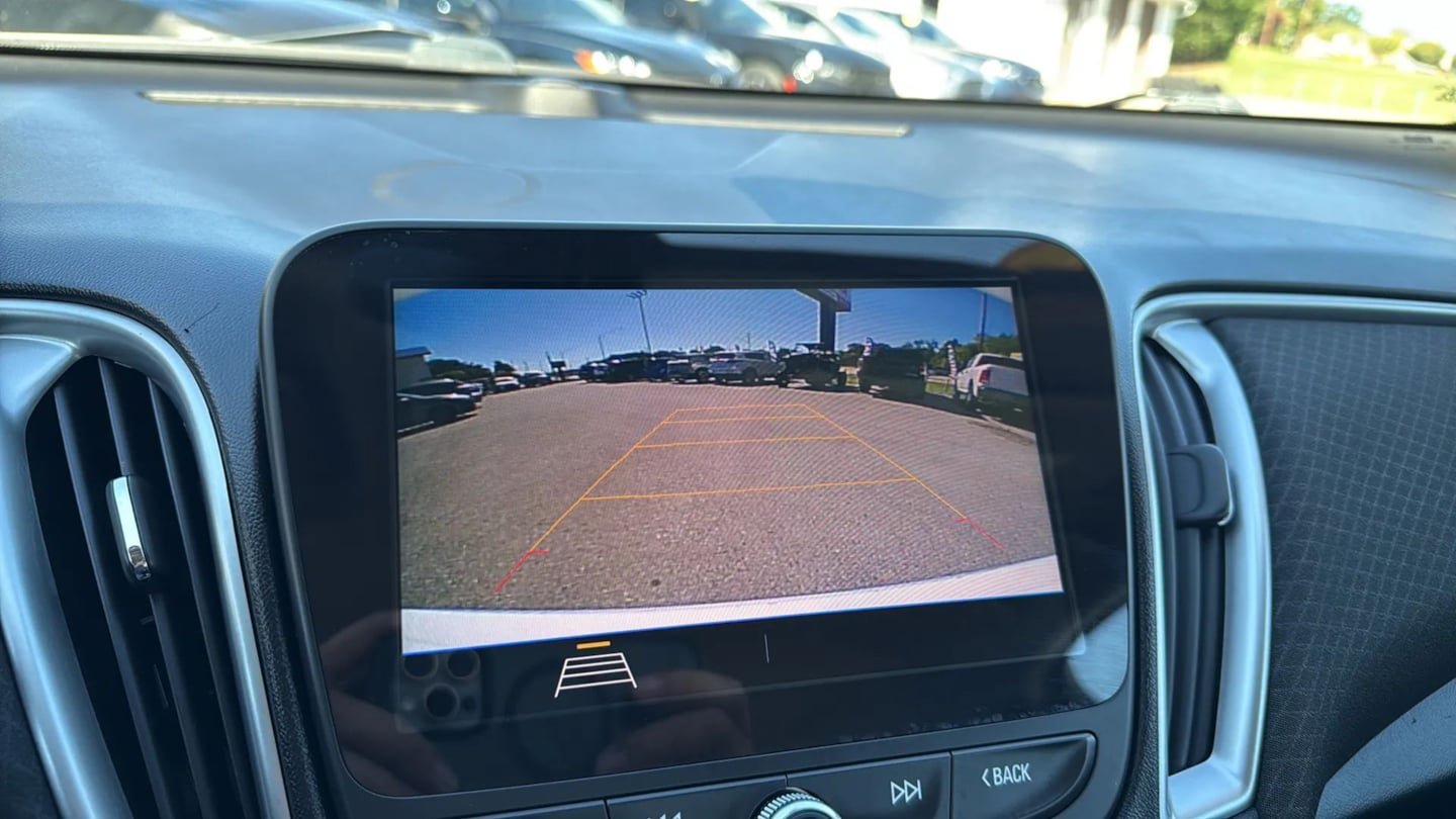 Used 2020 Chevrolet Malibu LS FWD image 12