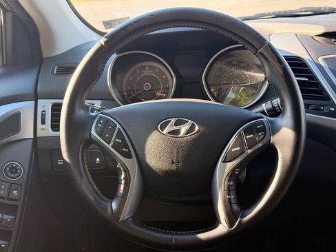 Used 2015 Hyundai Elantra SE w/ Option Group 03 FWD image 12
