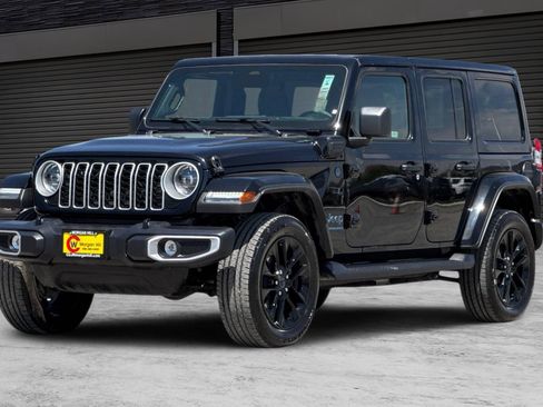 Used 2025 Jeep Wrangler Unlimited Sahara AWD/4WD image 9