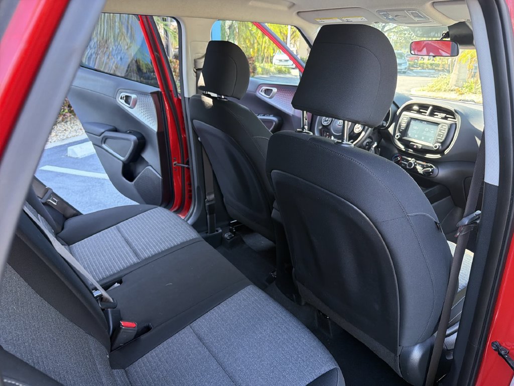 Used 2020 Kia Soul S FWD image 32