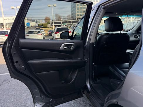 Used 2015 Nissan Pathfinder SL w/ SL Tech Package image 28