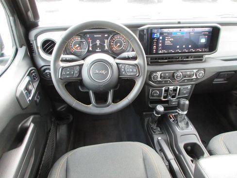 Used 2024 Jeep Gladiator Sport AWD/4WD image 14