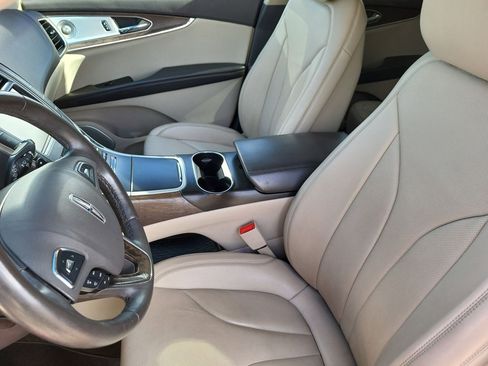Used 2016 Lincoln MKX Reserve w/ Luxury Package image 25