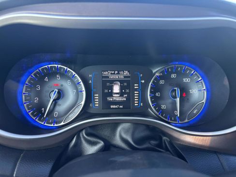 Used 2017 Chrysler Pacifica Touring image 32