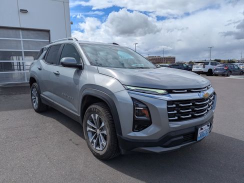 Used 2025 Chevrolet Equinox LT w/ Convenience Package II image 3