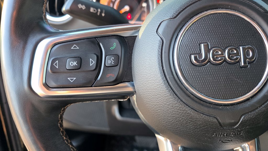 Used 2018 Jeep Wrangler Unlimited Sahara w/ Uconnect 4C Nav & Sound Group AWD/4WD image 16
