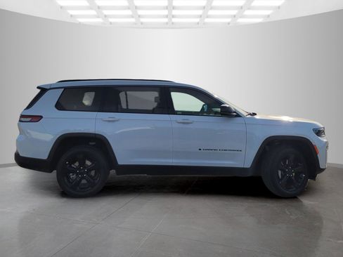 New 2026 Jeep Grand Cherokee L Limited w/ Limited Altitude Package AWD/4WD image 3