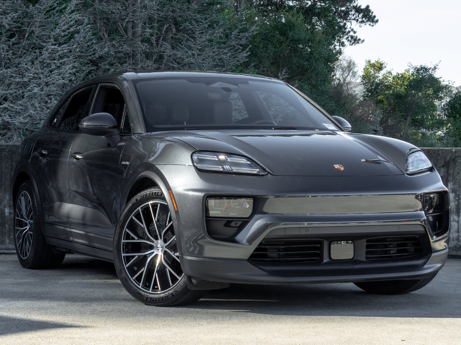 Certified 2025 Porsche Macan 4 Electric AWD/4WD image 6