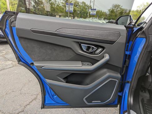 Used 2021 Lamborghini Urus AWD/4WD image 35