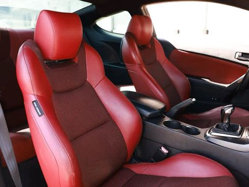 Used 2013 Hyundai Genesis 3.8 image 16
