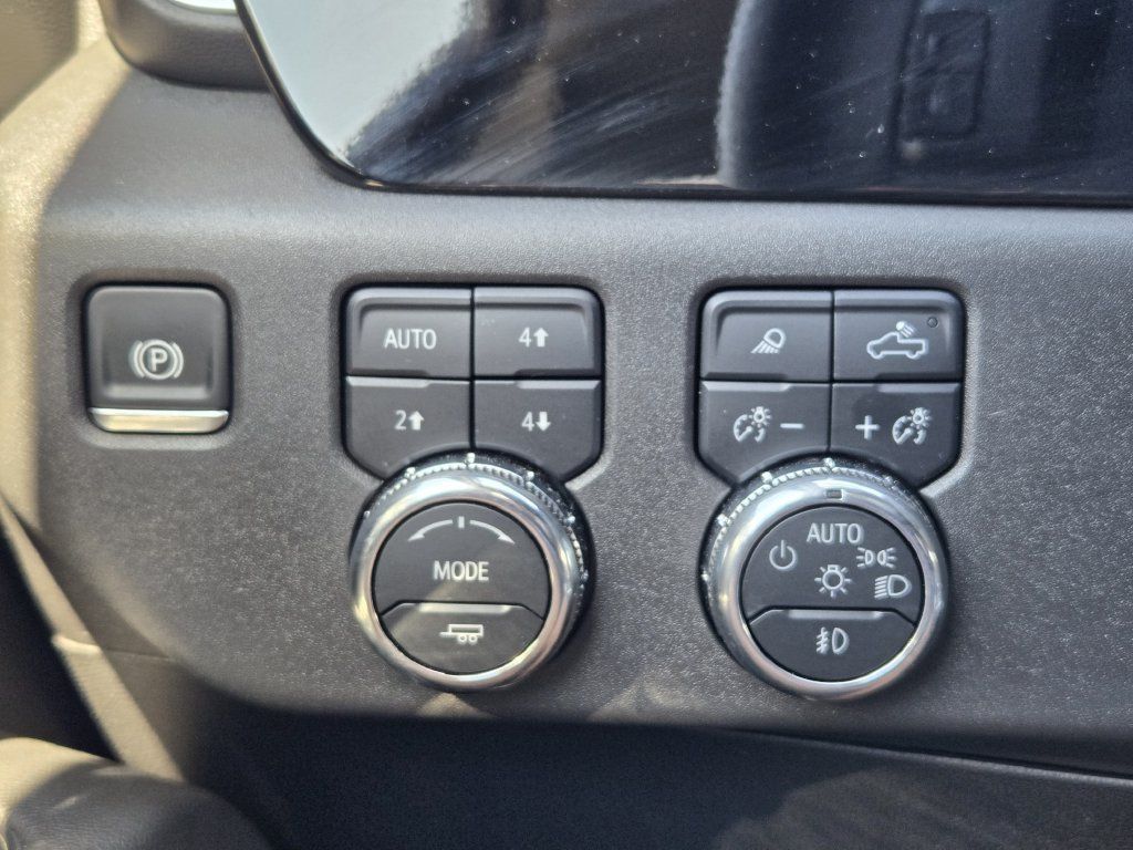 Used 2025 GMC Sierra 1500 SLT w/ SLT Premium Plus Package AWD/4WD image 24