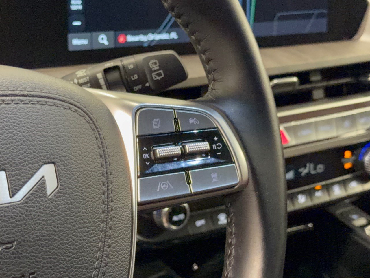 Used 2024 Kia Telluride EX w/ EX Captain's Chair Package FWD image 19