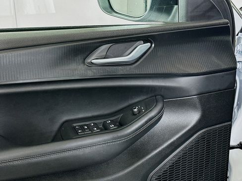 Used 2025 Jeep Grand Cherokee Laredo w/ MOPAR Finishing Package image 15