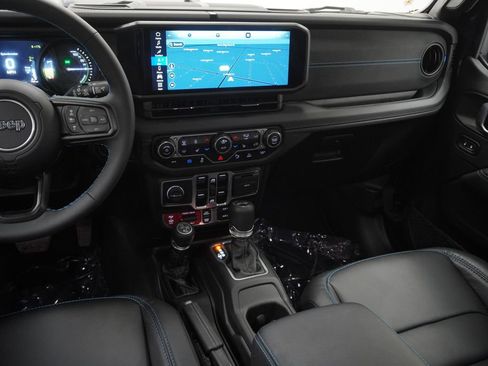 Used 2025 Jeep Wrangler Unlimited Rubicon 4xe AWD/4WD image 27