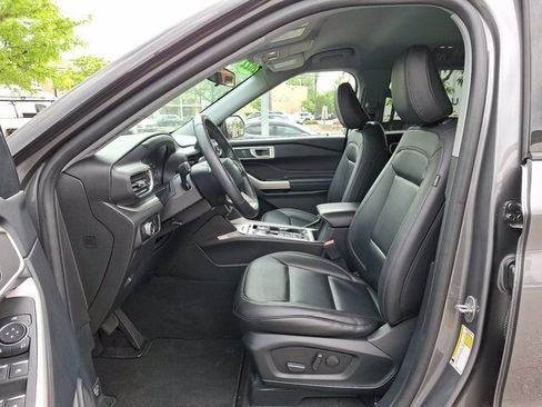 Certified 2022 Ford Explorer XLT w/ Equipment Group 202A AWD/4WD image 3