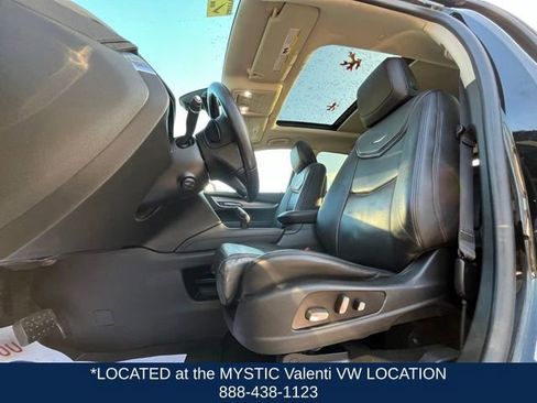 Used 2017 Cadillac XT5 Luxury w/ Driver Awareness Package image 31