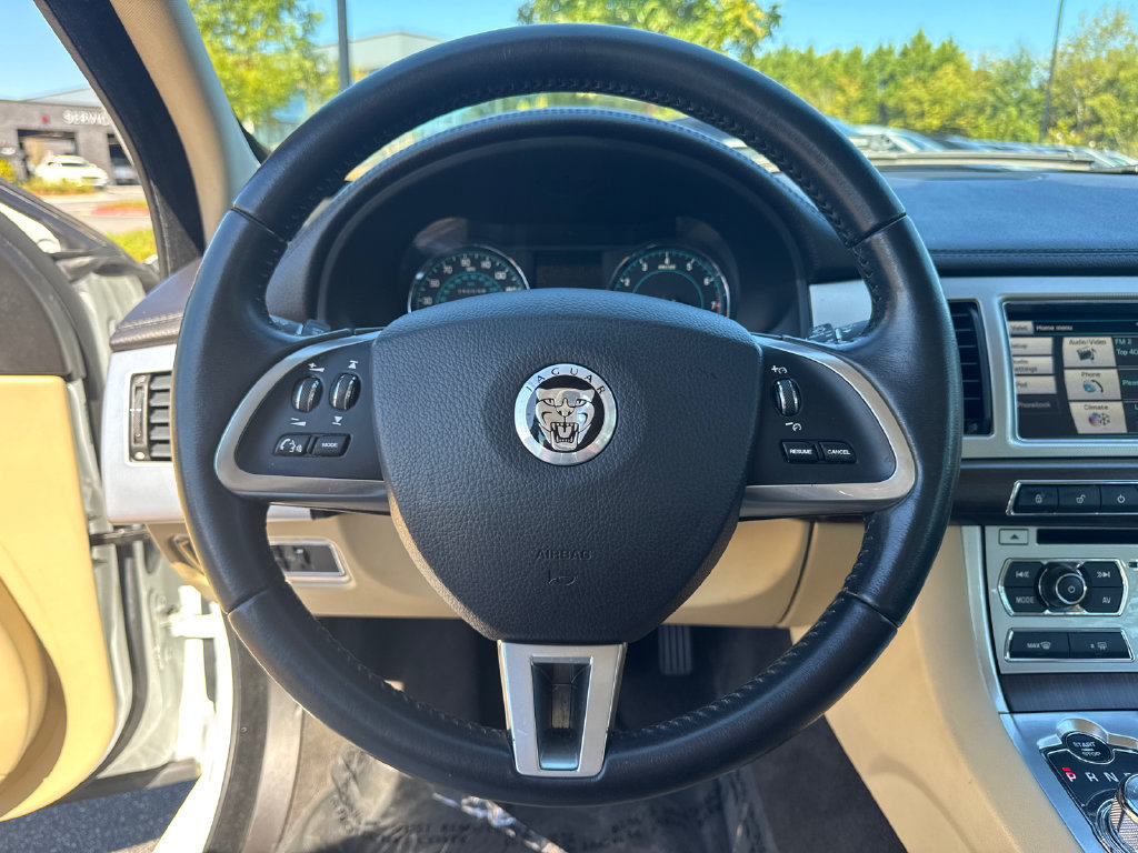 Used 2013 Jaguar XF RWD image 23