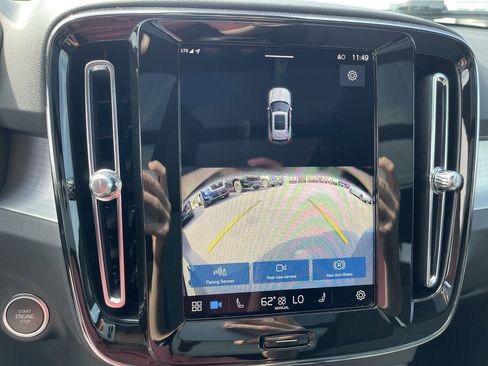 Used 2024 Volvo XC40 B5 Core image 15