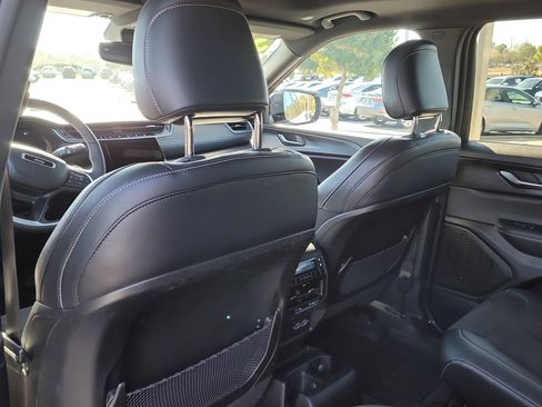 Used 2023 Jeep Grand Cherokee L Laredo image 14