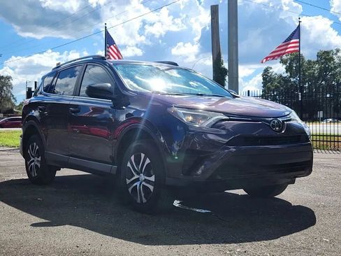 Used 2018 Toyota RAV4 LE FWD image 8