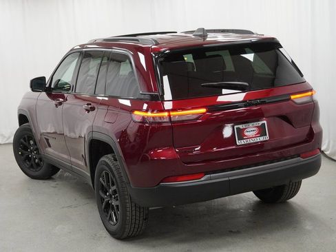 New 2026 Jeep Grand Cherokee Altitude image 11