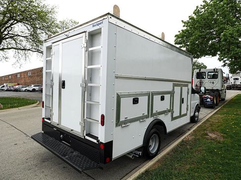 Used 2022 Chevrolet Express 3500 w/ Power Convenience Package RWD image 6