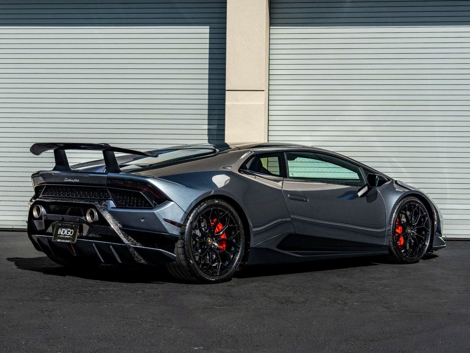 Used 2018 Lamborghini Huracan Performante AWD/4WD image 14