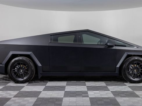 Used 2024 Tesla Cybertruck AWD Crew Cab image 9