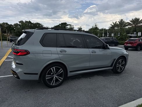 Used 2023 BMW X7 xDrive40i w/ M Sport Package AWD/4WD image 4