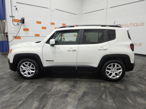 Used 2018 Jeep Renegade Latitude image 11
