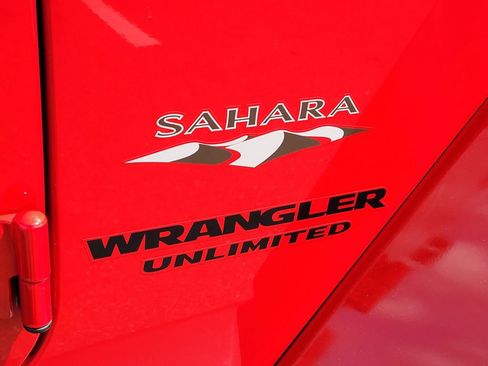 Used 2017 Jeep Wrangler Unlimited Sahara w/ Max Tow Package image 6