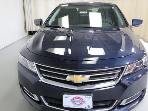 Used 2017 Chevrolet Impala LT w/ Convenience Package image 16