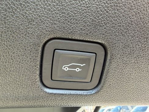 Used 2026 GMC Acadia Elevation image 11