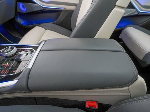 Used 2025 BMW ALPINA XB7 ALPINA XB7 image 30